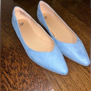 Blue pointed-toe flat